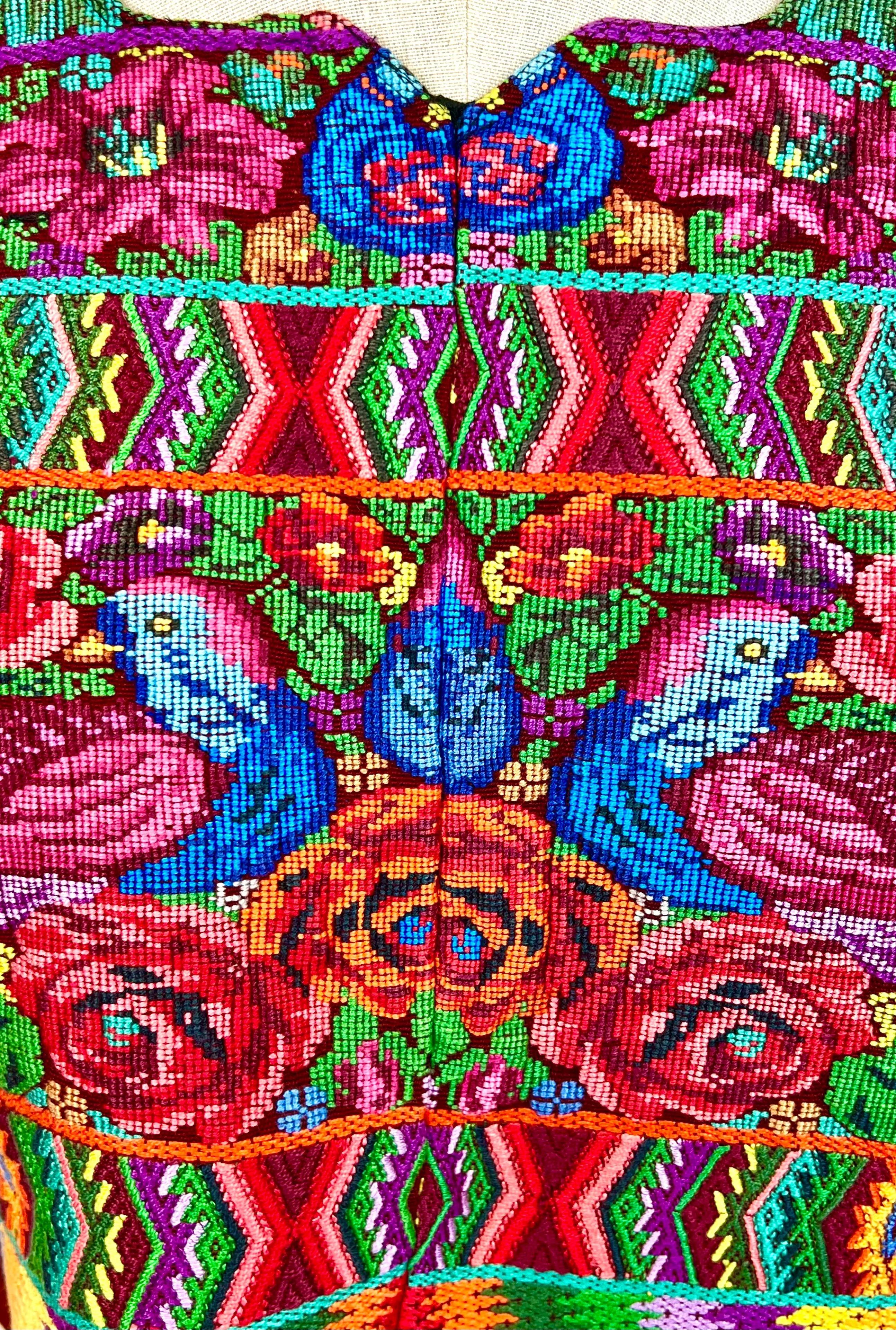 Handmade Guatemalan Huipil — Pájaros Rojos