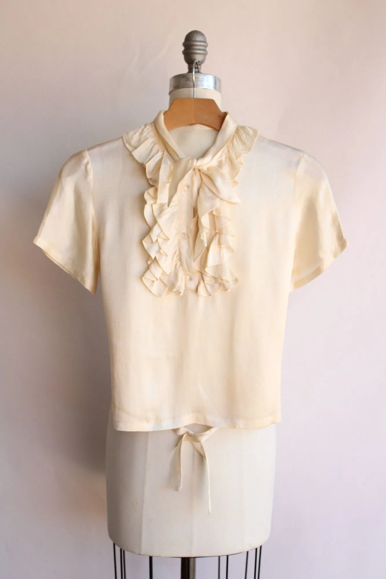 Vintage 1930s 1940s Ivory Silk and Ruffled Blouse