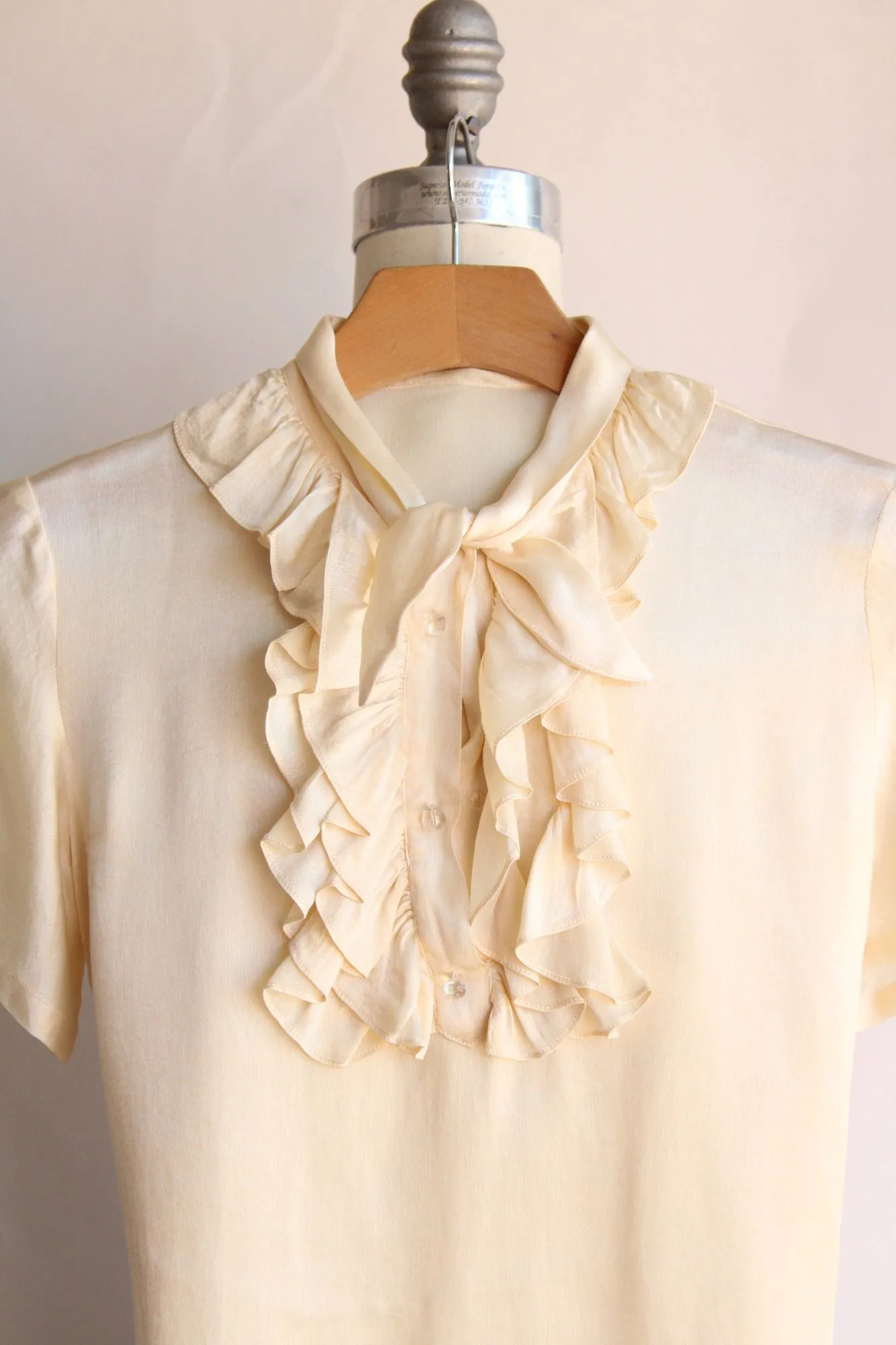 Vintage 1930s 1940s Ivory Silk and Ruffled Blouse