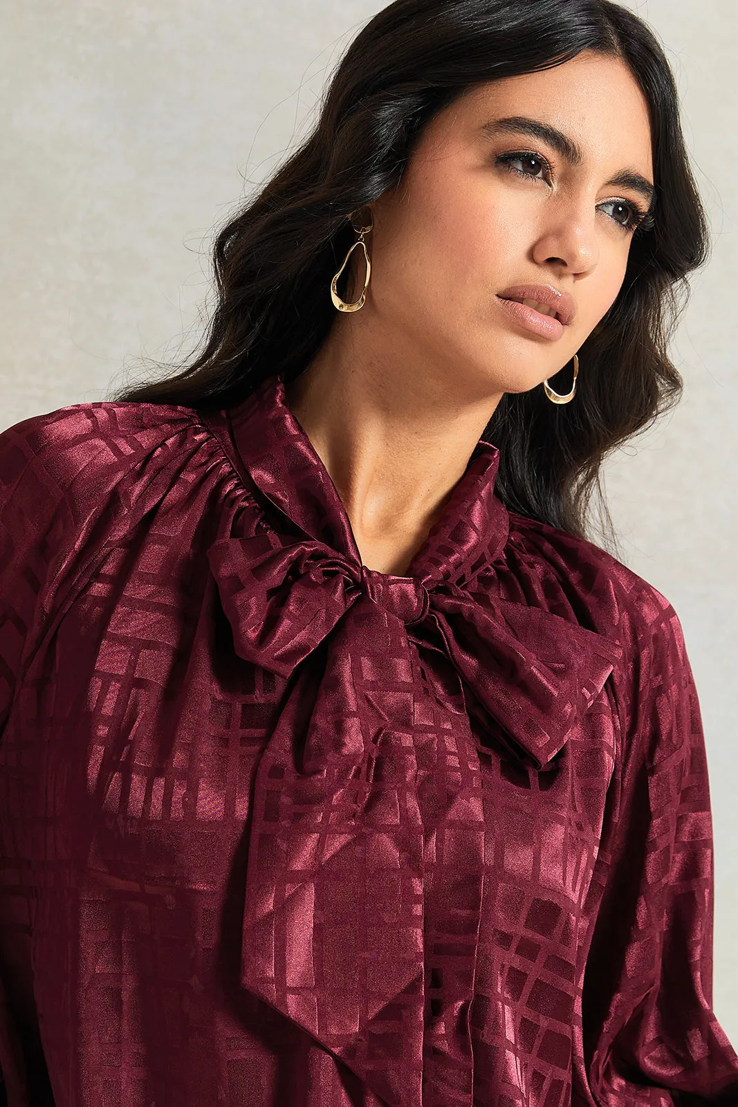 Women Burgundy Pussy Bow Jacquard Blouse